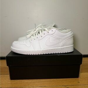 Jordan 1 Low Triple White